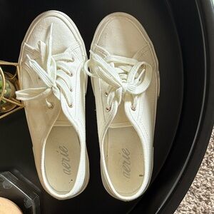 Aerie Women's Cream Lace-Up Sneakers